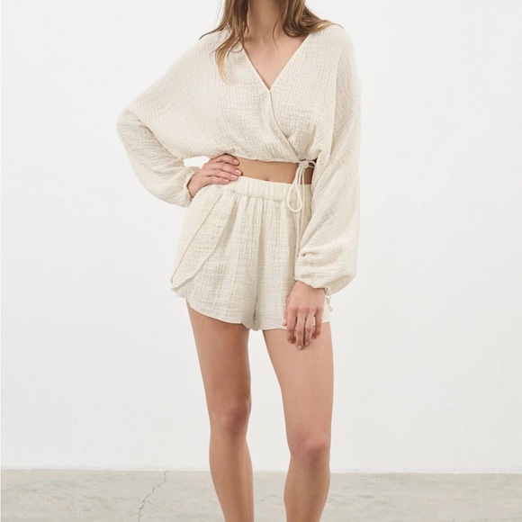 Mia Short - Picture 3 of 6